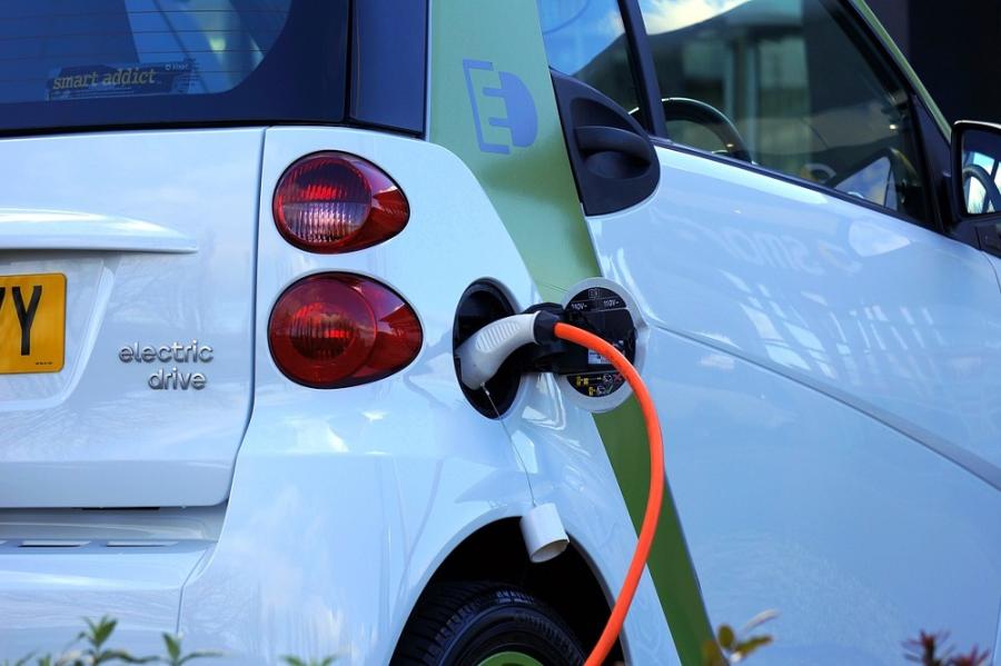 Nu de brandstofkosten sterk oplopen, is de overstap naar een elektrische auto een aantrekkelijke optie. 